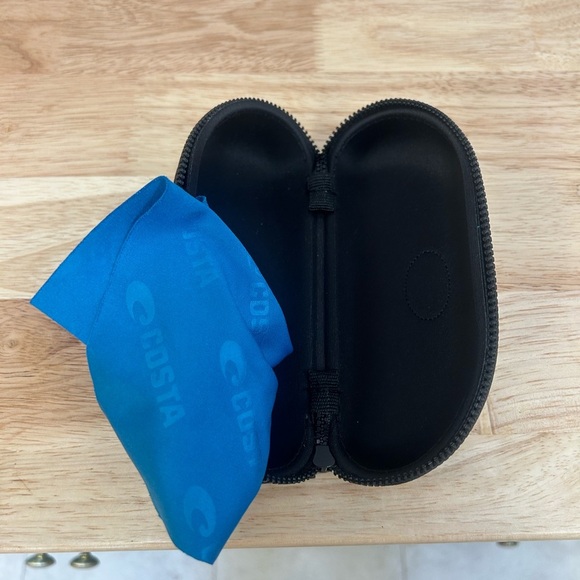 Costa Black Sunglasses Case with Vibrant Blue Cloth - Picture 1 of 4